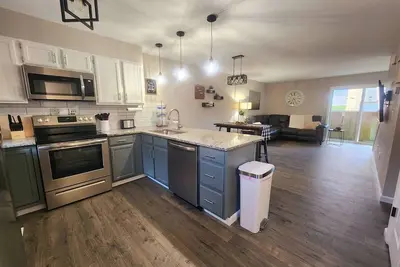 Image de A Spacious Townhome in Newton - Unit C