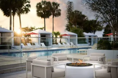 Image de Steps to Surfside Beach, Walk to Bal Harbour Shops & Miami’s Top Attractions