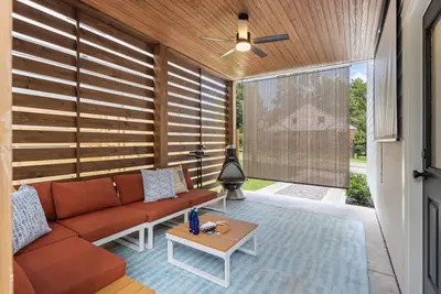 Image de Modern, Cozy Home near Downtown & Nc State w/Patio, King Bed, Mini Golf