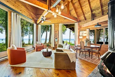 Image de Secluded, Lakeside Cottage on the Bluff