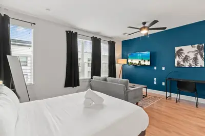 Image de Stunning Studio | Pool & Gym | Raymond James!