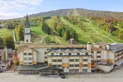 Image de Fall Foliage 🍁 Special 🍁Stratton Slopeside Condo at The Landmark!