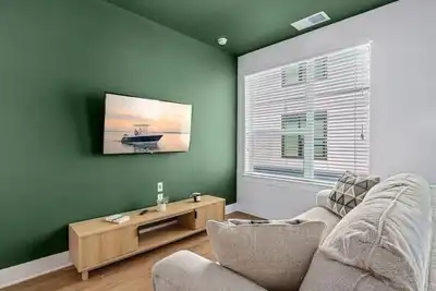 Image de Stylish Studio in Amazing Location | Free Parking!