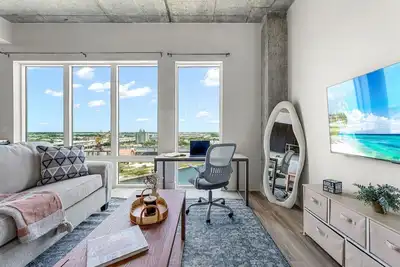 Image de Channelside Oasis for Remote Workers! Steps to Dt