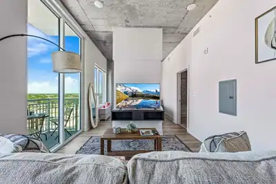 Image de Channelside Oasis: Perfect for your Business Trip!