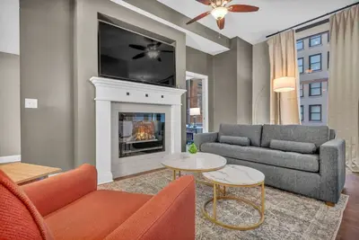 Image de Historic Luxury Suite | Downtown Central!