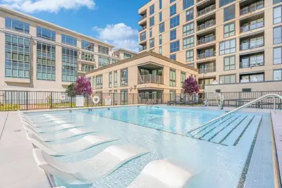 Image de Chic Studio w/ free parking+pool+gym+free espresso