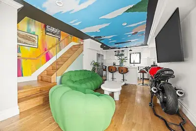 Image de 10 mins to Manhattan 3 Bedroom Williamsburg house with Free Parking - 2 Spaces