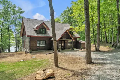 Image de Calm & Relaxing Lakehouse, Renovated to new cottage on Sharbot Lake