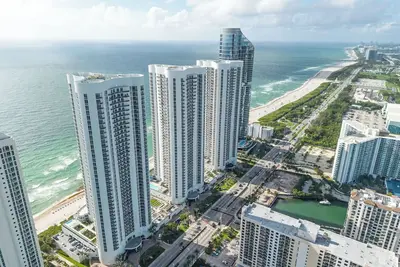 Image de Oceanfront Luxury Escape with Pool, Sunset Views, and Modern Coastal Style
