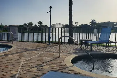Image de Lux 4-bdm 3. 5 bath house private pool gated and guarded Bonita Springs