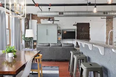 Image de Large loft apartment with Wifi and Ac in Springfield