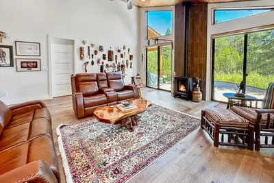 Image de Private Lakeside Lounge W/ Hot Tub