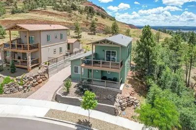 Image de Breezy Pines | Mountain Views | Hiking Trails Nearby