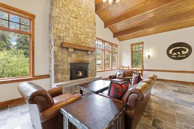 Image de New Condo with convenient ski access on Big Mountain!