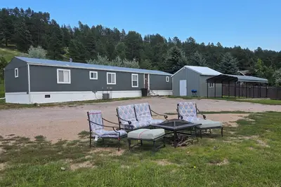 Image de Private 2-bedroom mobile home in lovely Sturgis, with a view.