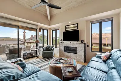 Image de Experience luxury at Sedona Peaceful Tanglewood, a cozy 2br townhome with red rock views.