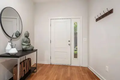 Image de Ideal for Travel Nurses - 2br/2ba Townhouse + Office/extra bedroom near Nch