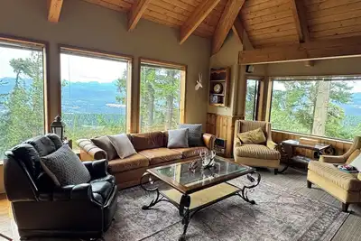 Image de Spectacular views from cabin in Cle Elum. Hiking, fishing, ATVs, and breweries!