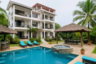Image de Group-Friendly Eco Lodge w/ Pool, Spa & Retreat Amenities
