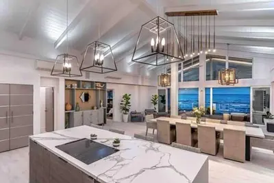 Image de Beach Front Stunner- 4 Bedroom 4 Bath
