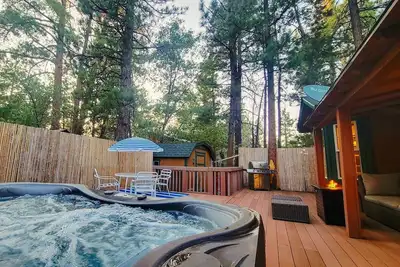 Image de Sugarloafing ~ Dog-friendly cabin with hot tub, covered porch, fireplace, grill, & W/D