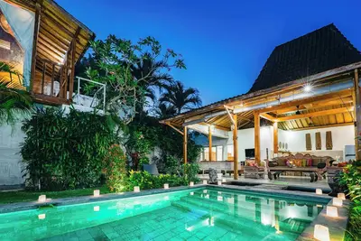 Image de Beautiful Teak Joglo 4Bed Villa Open-Living Oberoi/Seminyak