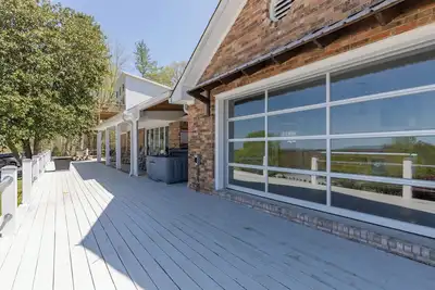 Image de Hilltop Retreat The Best View- pool table and game room, hot tub, free weights