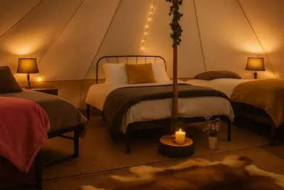 Image de Huge Cozy Bell Tent with Tv and Heating