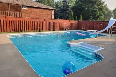 Image de Cozy Pool Retreat in Barrie