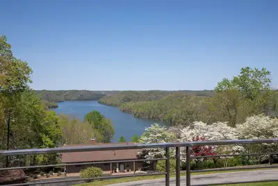 Image de Shenandoah Retreat -lake view, hot tub, gas fire place, ping pong, gas fire pit