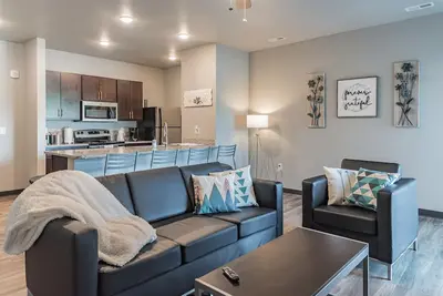 Image de Modern Stay Near Jack Trice Stadium - Walk to Isu
