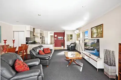 Image de Stylish Escape | Free Parking for 2 | Walk to Cbd