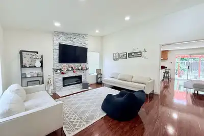 Image de August Launch Deal! Cozy 3br Home near Downtown