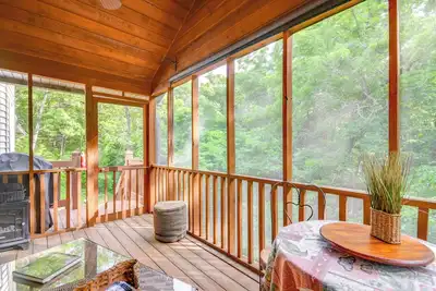 Image de 3 Mi to Dtwn Jefferson City: Family Home w/ Deck