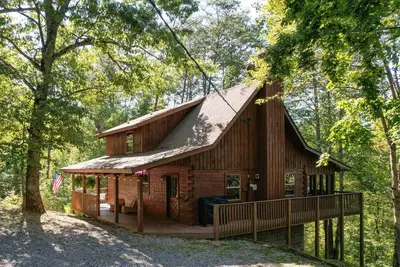 Image de Sleeps 20 | 3 Cabins w/ Hot Tubs, Game Room, Fire Pit | Dudley Trio by AvantStay