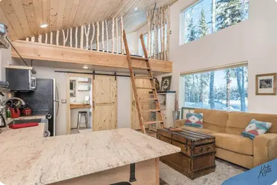 Image de Experience Lakeside Cabin Living in North Pole, Alaska!