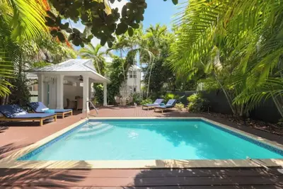 Image de Comfortable Coastal Living with Private Pool & Kitchen Access!