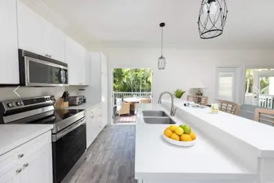 Image de Comfort Meets Convenience – Private Pool & Full Kitchen!