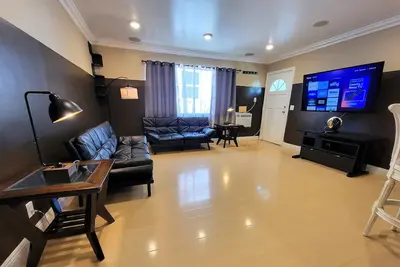Image de Bright 1br Apt Near Beverly Hills Sleeps 4+Parking. A+ area Close to attractions