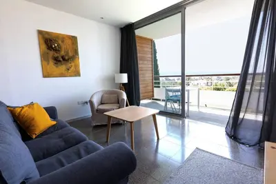 Image de Artistic 1-Bedroom Apartment in Limassol, by the Sea