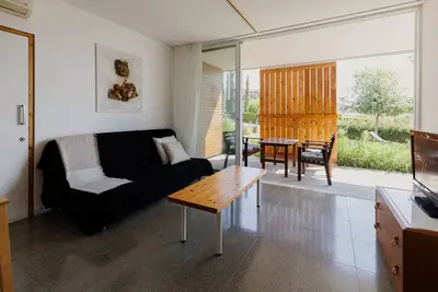 Image de Artistic 1-Bedroom Apartment in Limassol, by the Sea