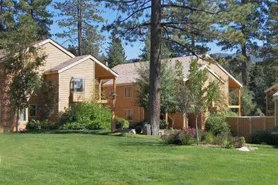 Image de 2 Bedroom close to Hyatt w Complex Hot Tub (Mc154)