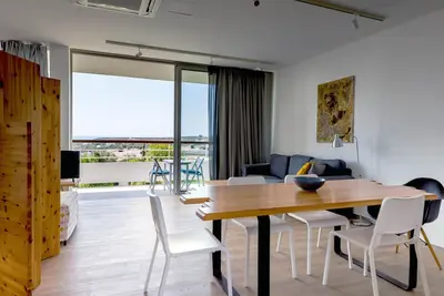 Image de Artistic Studio in Limassol, by the Sea