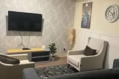 Image de 5 minutes walk to east park mall, walkable distance to restaurant