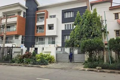 Image de 2-bedroom Deluxe apartment in Exclusive Ikeja Gra with 24 hours power supply