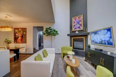 Image de Sleeps 11! Mountain View’s. Fully renovated 4 Bedroom 3 Full Bathroom.