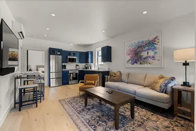 Image de Trek & Deck, Hot Tub, 2 Kings, Downtown