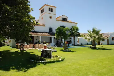 Image de Maison de campagne 'Cortijo La Dehesa Del Pilar' avec vue sur la montagne, piscine privée et Wi-Fi