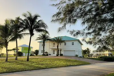 Image de New Renovated Spacious 5-bedroom house Gardenia Villa West End